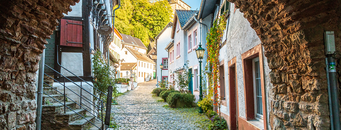 Das Hirtentor, Stadttor in Blankenheim mit Blick zur Burg